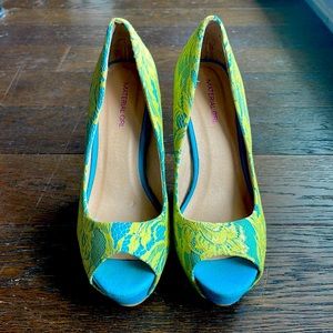 Material Girl High Heels, Blue/Yellow lace, US 7.5/8 women’s